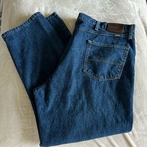 Men’s wrangler jeans. Size 42×30. Regular fit.